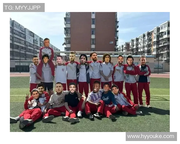 足球球星穿白鞋还是黑鞋 哪种颜色更能提升球场表现与个人魅力 足球球星穿白鞋还是黑鞋 哪种颜色更能提升球场表现与个人魅力